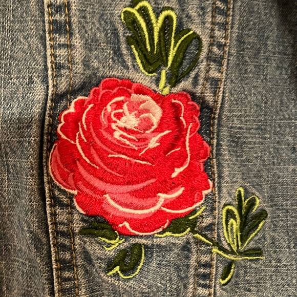 Jean jacket with embroidery - Picture 3 of 8